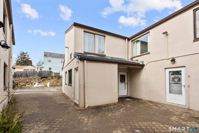 Building Photo - 84 Taylor Ave