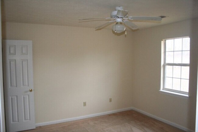 Building Photo - 375 Big Oak Cir