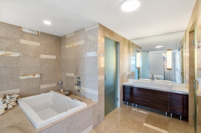 Building Photo - 3737 Collins Ave