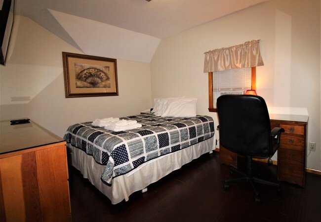 Bedroom #1 with queen bed - 119 Chestnut St