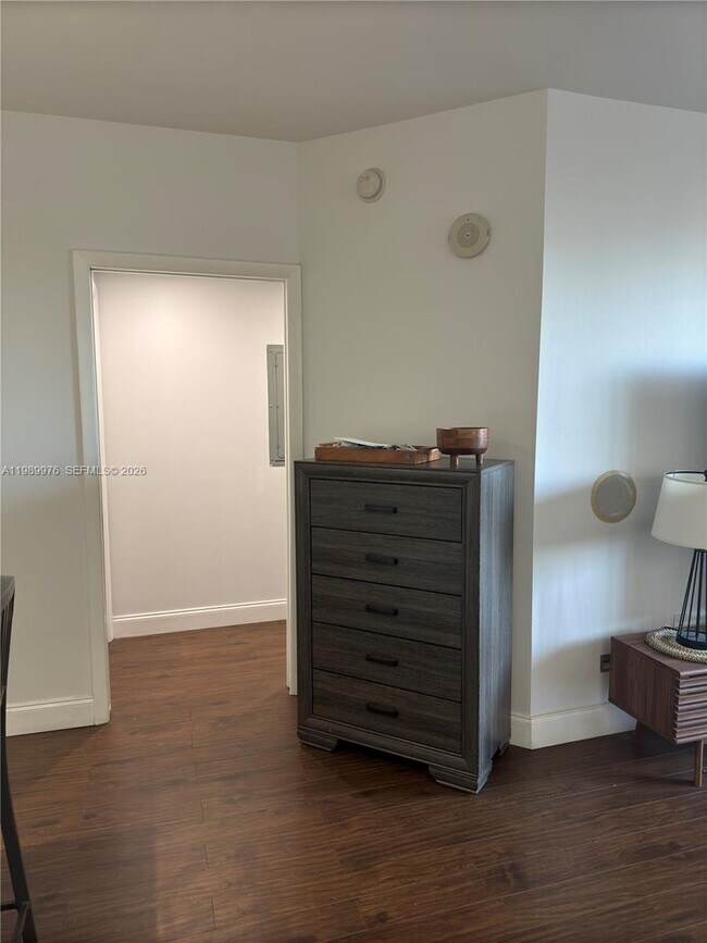 Building Photo - 2000 N Bayshore Dr