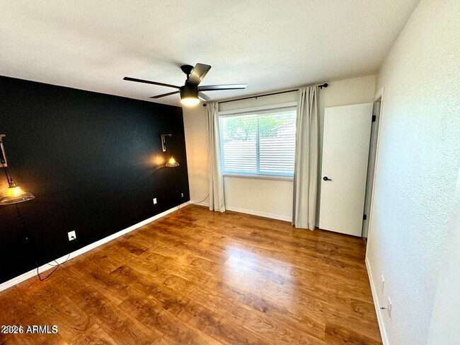 Building Photo - 3635 E Bloomfield Rd