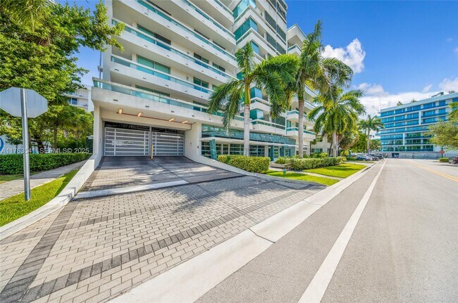 Building Photo - 1025 92nd St