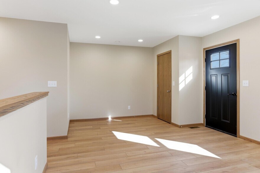 Building Photo - 313 E Martin St