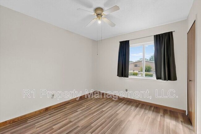 Building Photo - 2702 Avenida Del Sol
