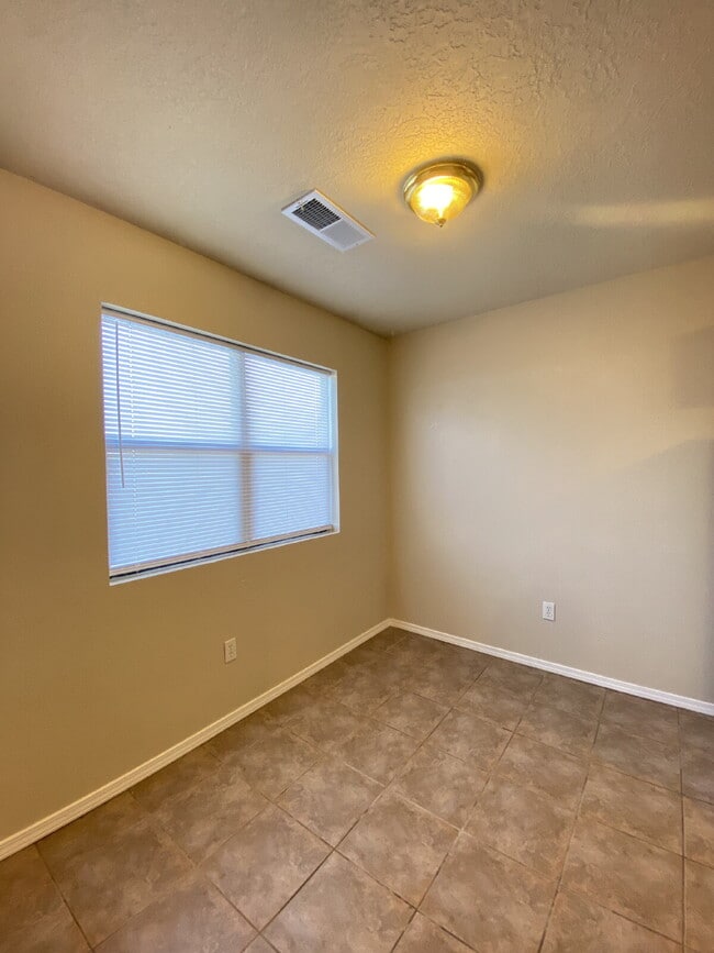 Building Photo - 2BR/1Bath - 4 Plex in Rio Rancho