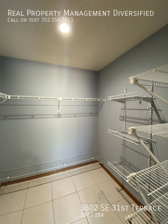 Building Photo - 3602 SE 31st Terrace