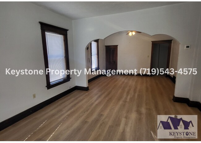 Building Photo - Freshly Painted Home - 2 Bedrooms/1 Bath/ ...