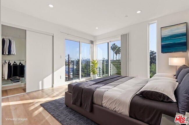 Building Photo - 803 N Harvard Blvd