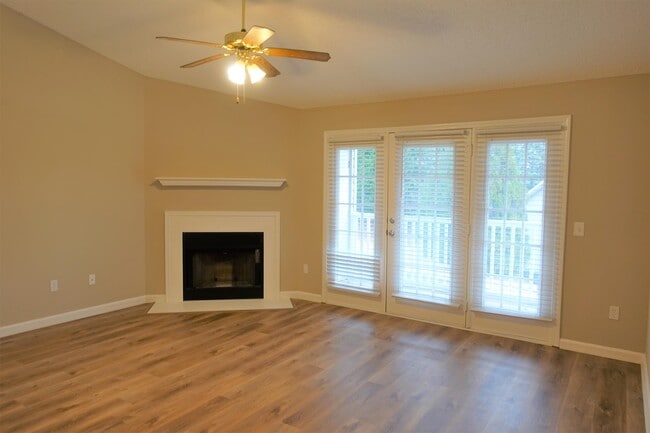 Building Photo - 205 Pelham Square Way