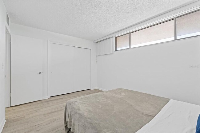 Building Photo - 2621 Cove Cay Dr