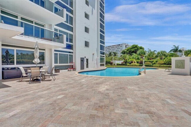 Building Photo - 2715 N Ocean Blvd