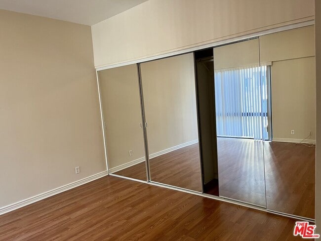 Building Photo - 10445 Wilshire Blvd