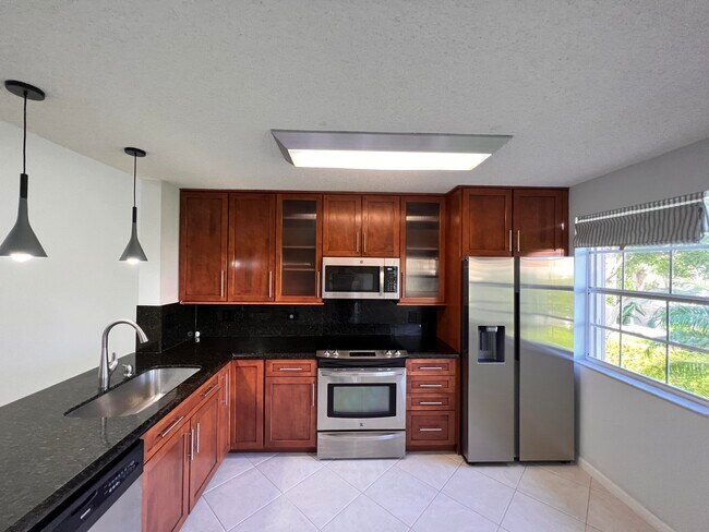 Building Photo - 6614 Via Regina