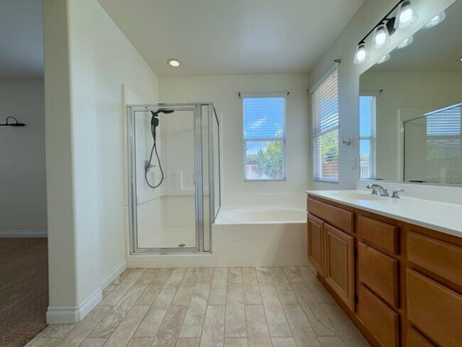 Building Photo - 4 Bedroom Menifee home available now for l...