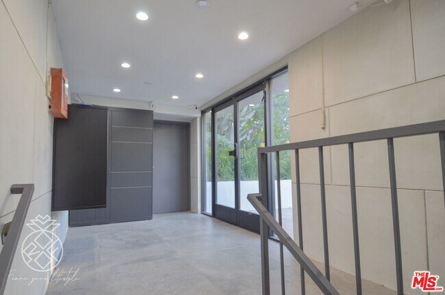 Building Photo - 1727 Glendon Ave