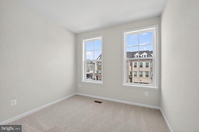 Building Photo - 2914 Lewis and Clark Ave