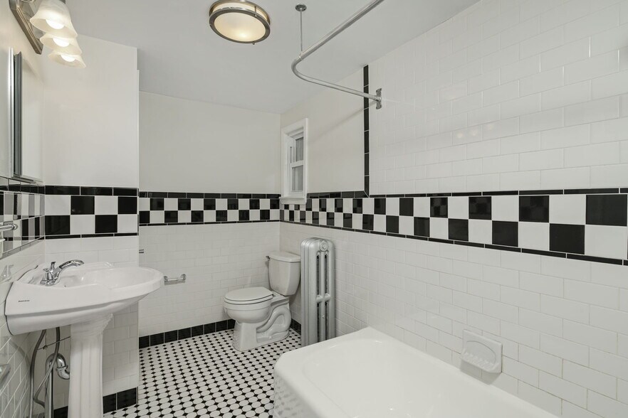 Bathroom - 4161 Apple St