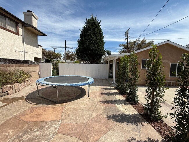 Building Photo - 5958 Pearce Ave