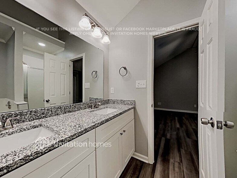 Building Photo - 4091 Woodbury Terrace NW
