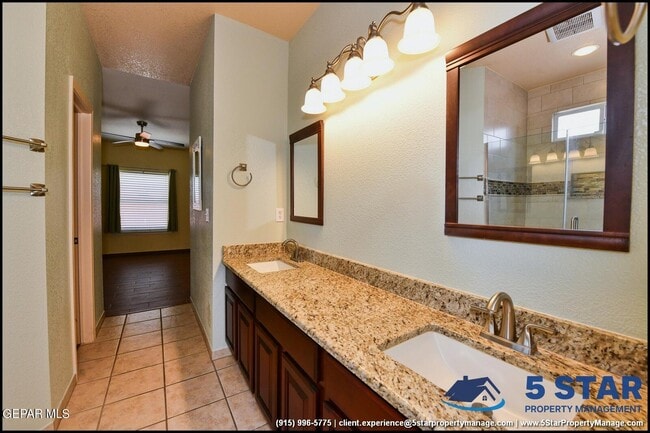 Building Photo - 11989 Mesquite Miel Dr
