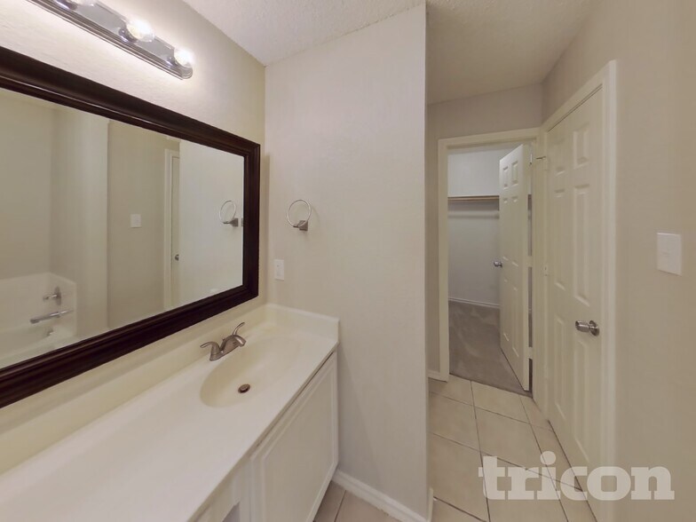 Building Photo - 1704 Fern Dr