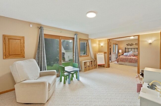 Building Photo - 1389 Camelback Dr