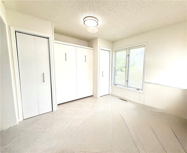 Building Photo - 28 Pine Forest Dr W