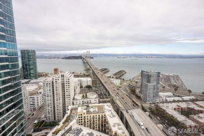 Building Photo - 425 1st St