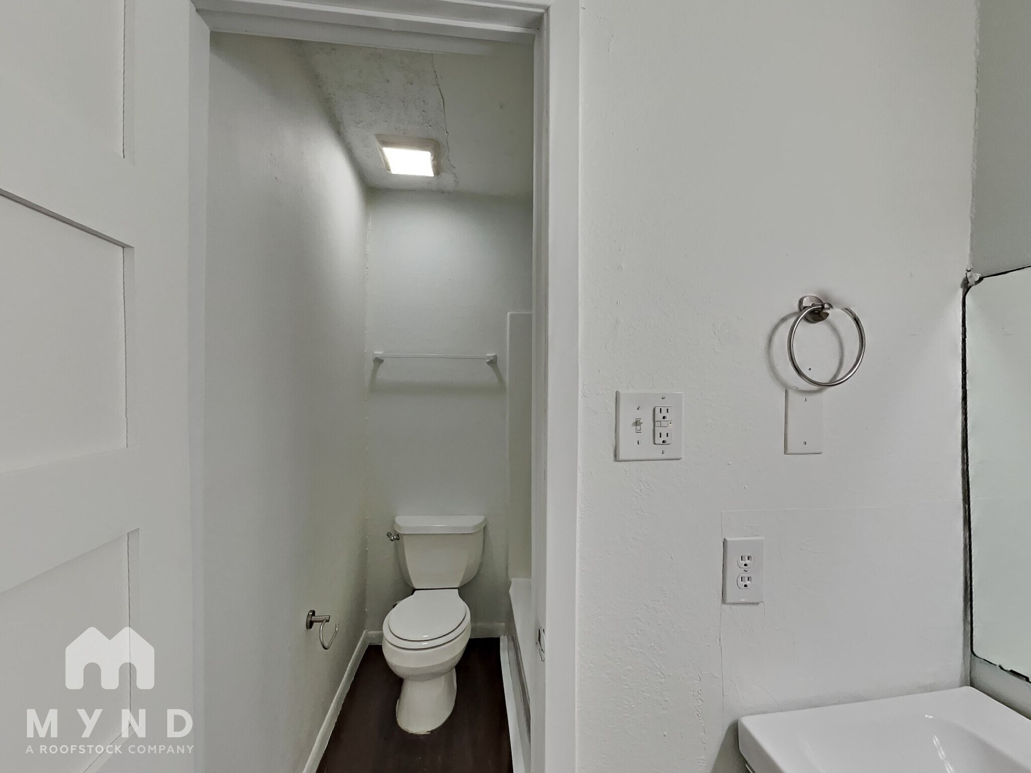 Building Photo - 7152 Fair Oaks Ave