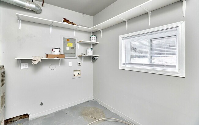 Building Photo - 10272 Niblic Dr