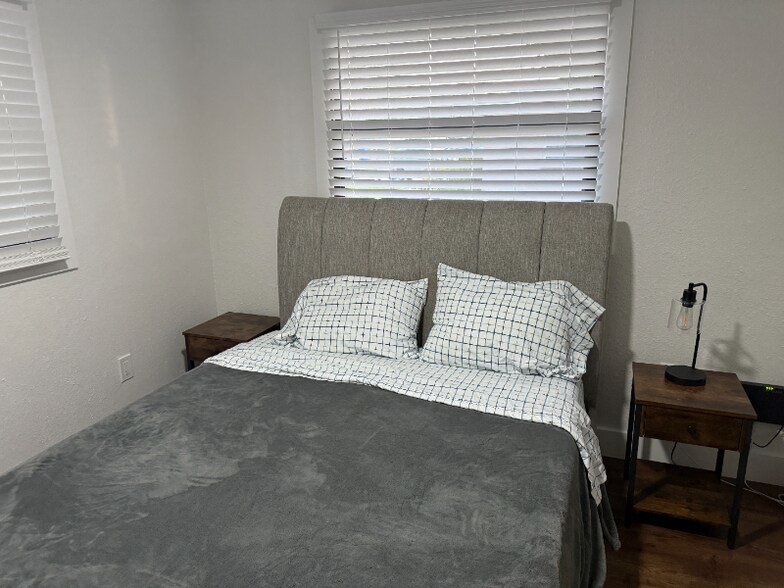 Building Photo - 3000 Karen Ave