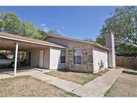 Building Photo - Spacious 3 Bedroom, 2 Bath Duplex in Prime...