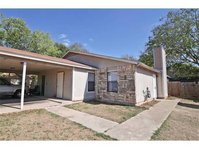 Primary Photo - Spacious 3 Bedroom, 2 Bath Duplex in Prime...