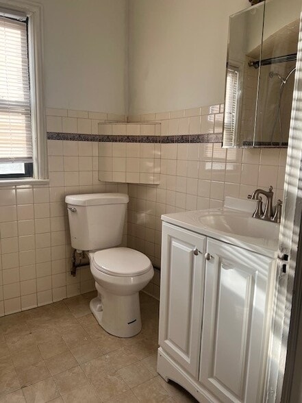 Building Photo - 1648 Shelbourne St