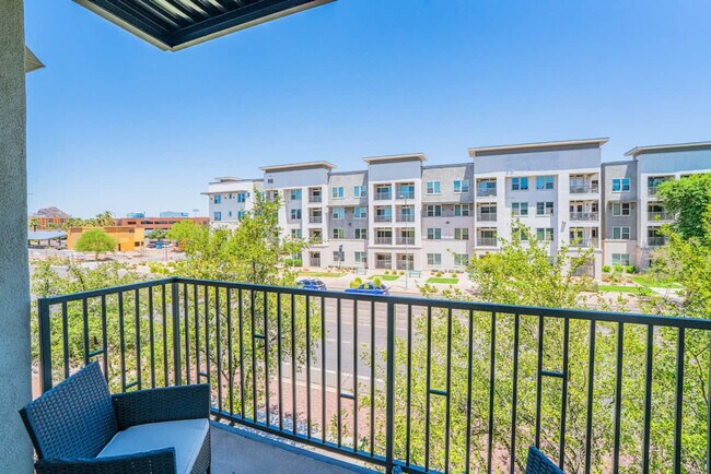 Building Photo - 1275 E University Dr