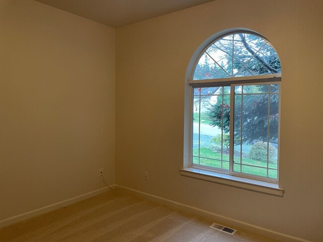 Building Photo - Lovely Home in Holmes Harbor with a Short Term Lease!