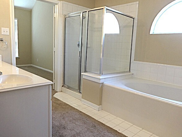 Building Photo - 2906 Tara Gables Ct