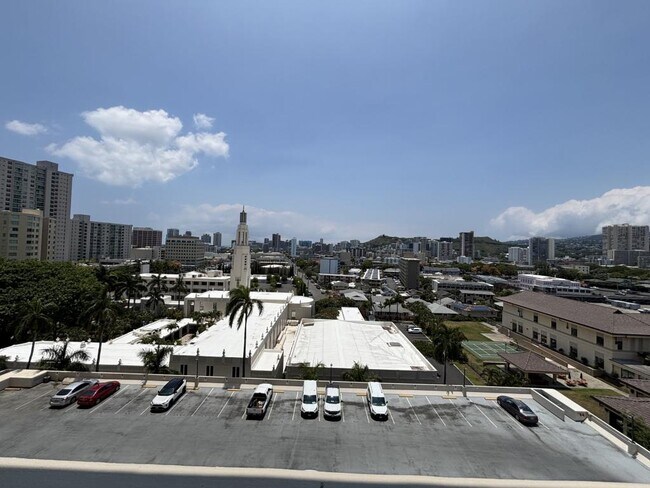 Building Photo - 1212 Punahou St
