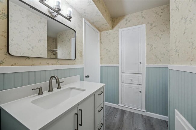Building Photo - 1114 Chantilly Ln