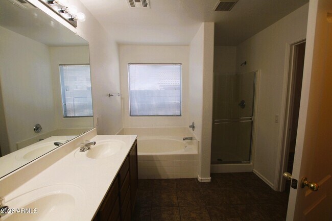 Building Photo - 25735 W Elwood St