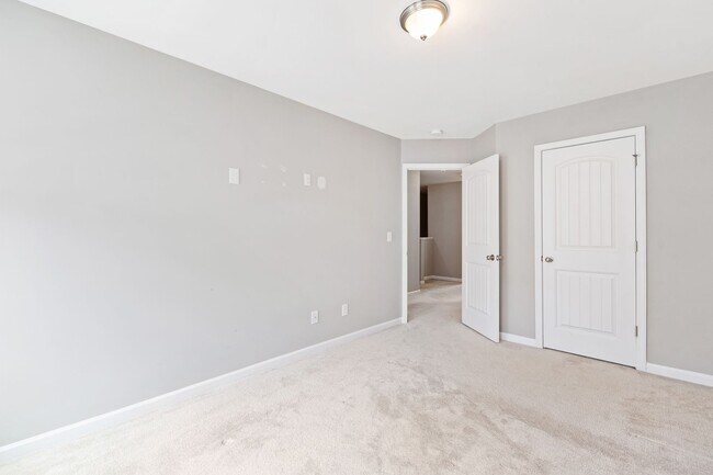 Building Photo - Modern Elegance in Brightleaf: 3-Bedroom Townhouse with Amenities Galore