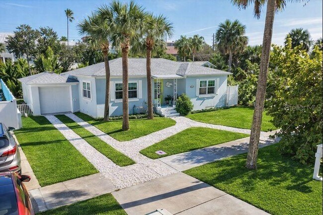 Building Photo - 741 Lantana Ave