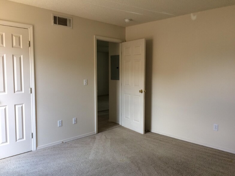 Building Photo - 610 24th St