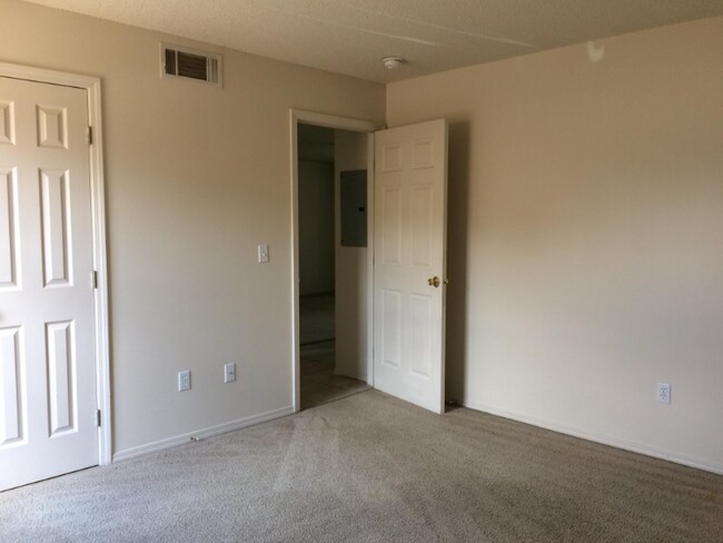 Building Photo - 610 24th St