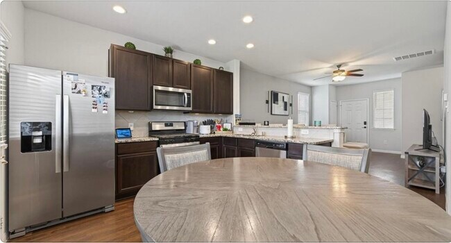 Building Photo - 17543 Desmond St