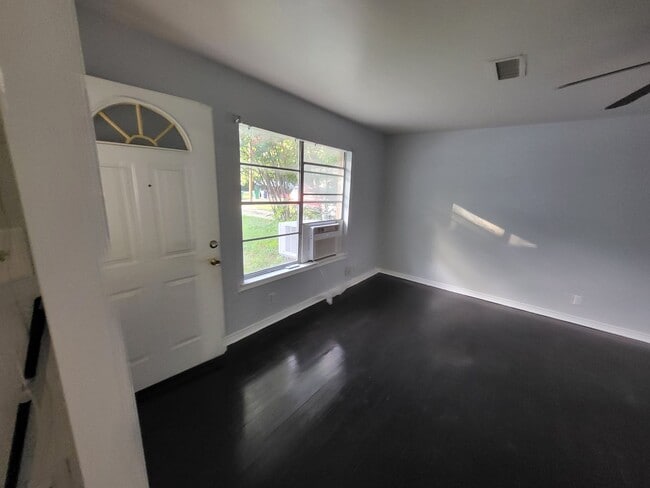 Building Photo - 510 Cynisca St