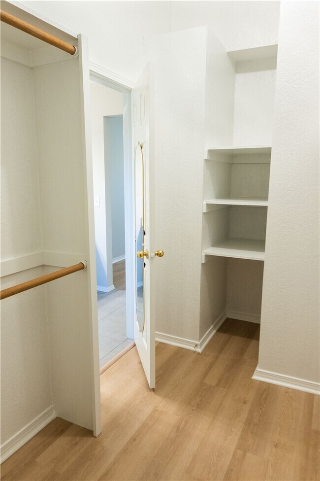 Building Photo - 654 Terry Ave