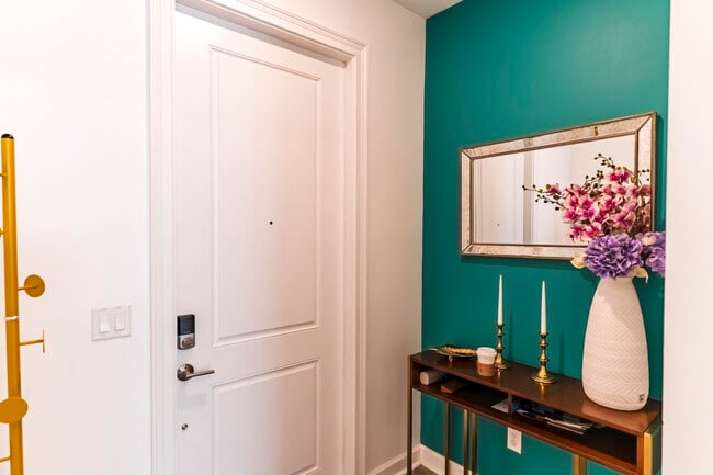 Building Photo - 2025 Sugar Maple Dr