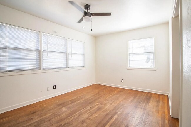 Building Photo - Updated 3 Bedroom Home for Rent in Central...